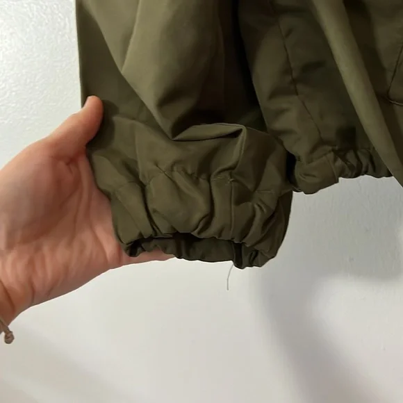 2/$20 Women’s NEW LOOK Olive Green Hooded Zip Up Jacket - Picture 6 of 9